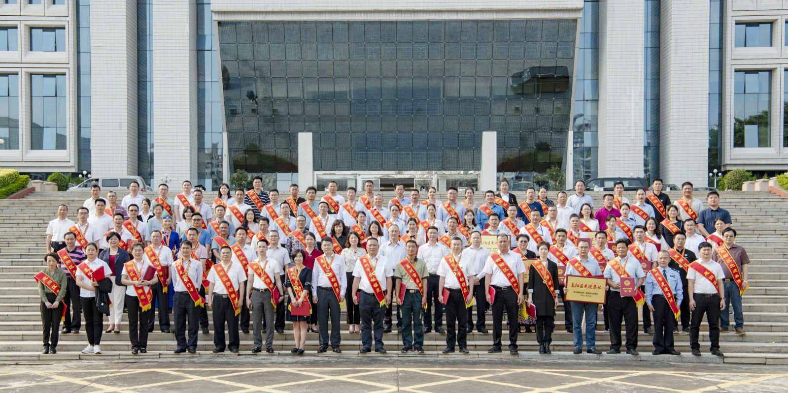 弘揚(yáng)勞模精神 凝聚奮進(jìn)力量 —我司在惠陽區(qū)勞動模范座談會上獲多項(xiàng)表彰